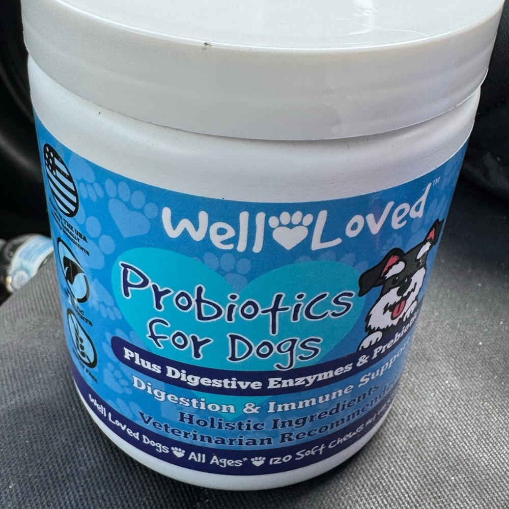 Dog essentials - Picture 2 of 2